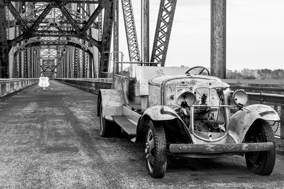 Chain of Rocks bridge